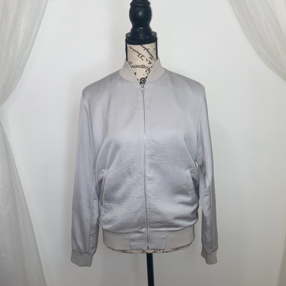 UNIQLO Lightweight Bomber Jacket - Picture 13 of 13